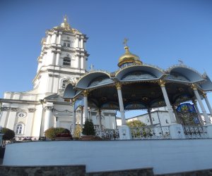 Pochayiv Lavra Manastırı